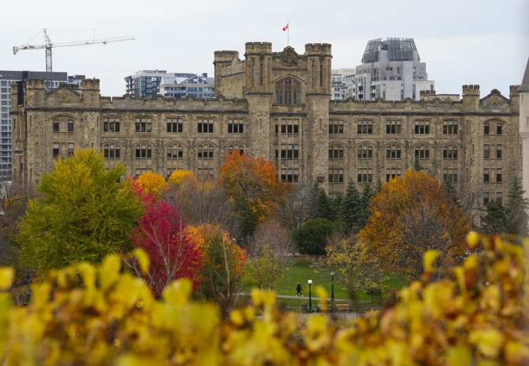 CRA aiming to hire 1,700 call centre staff ahead of busy tax season | iNFOnews.ca