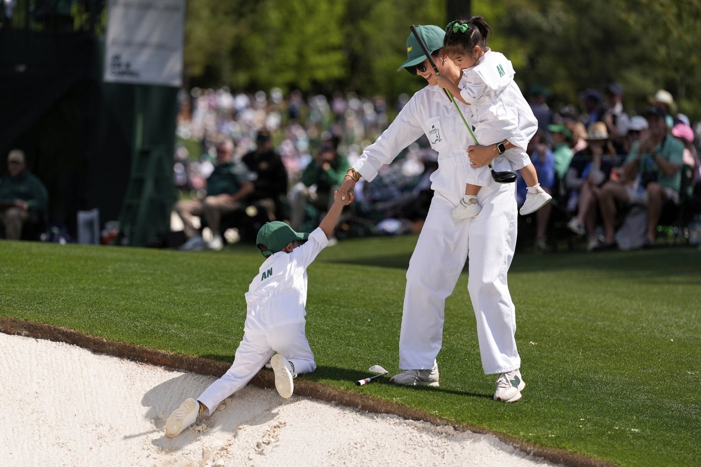 Jordan Spieth's 3-year-old son and 89-year-old Gary Player make memories at Masters Par 3 Contest | iNFOnews.ca