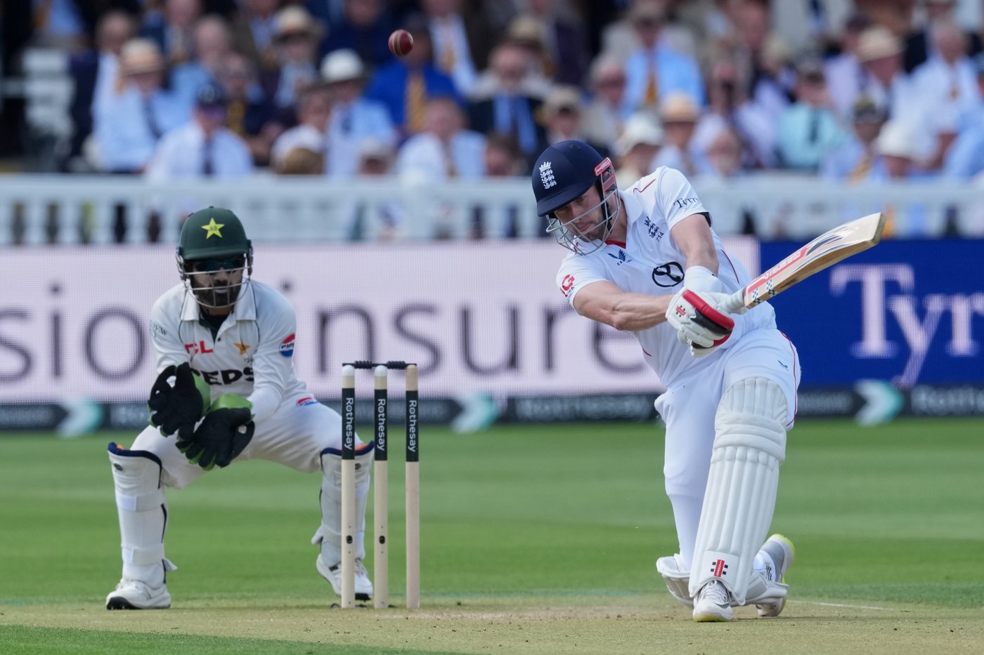 England's seamers rip through Pakistan for 110, taking a 180-run lead at Lord's | iNFOnews.ca England's seamers rip through Pakistan for 110, taking a 180-run lead at Lord's | iNFOnews.ca