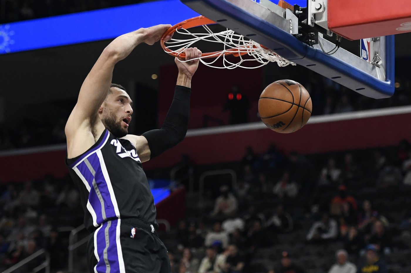 LaVine and DeRozan combine for 80 points in Kings 127-117 win over the Pistons | iNFOnews.ca