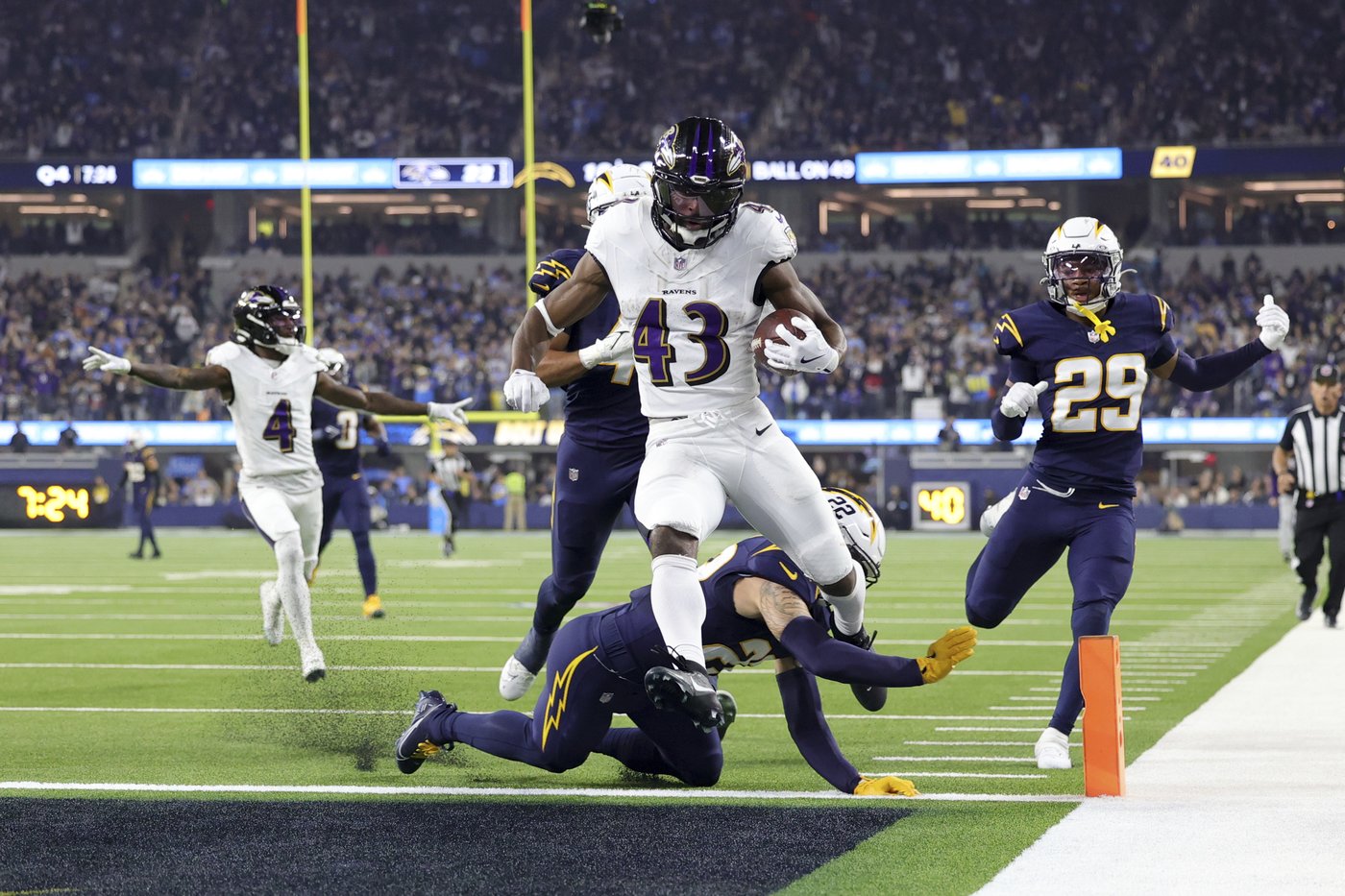 Ravens' running game was crucial in a big win over the Chargers, especially on 4th down | iNFOnews.ca