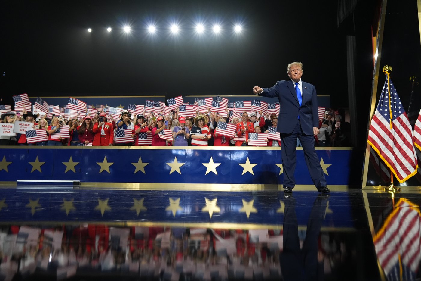 Trump defends Iran war, slams Democrats and promises cash at Republicans' midterm convention | iNFOnews.ca Trump defends Iran war, slams Democrats and promises cash at Republicans' midterm convention | iNFOnews.ca