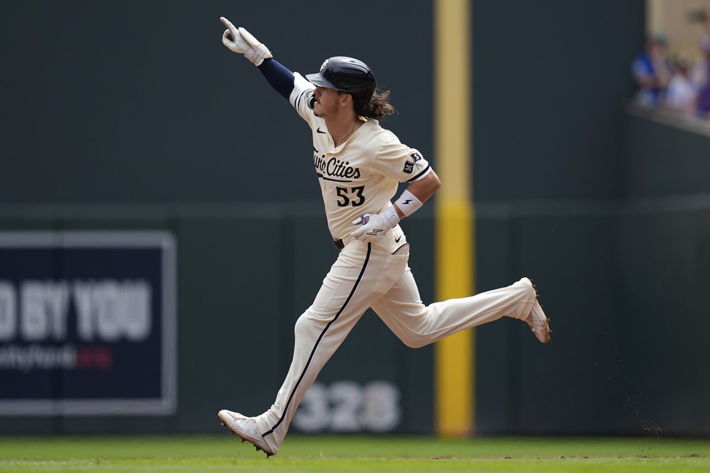 Keaschall hits 2-run homer in 11th as Twins top Royals 5-3 | iNFOnews.ca
