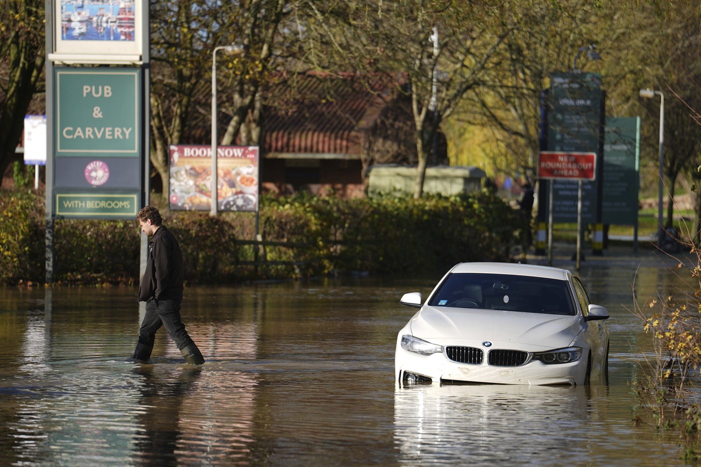 Hundreds of homeowners in England and Wales battle floodwaters after weekend storm | iNFOnews.ca Hundreds of homeowners in England and Wales battle floodwaters after weekend storm | iNFOnews.ca