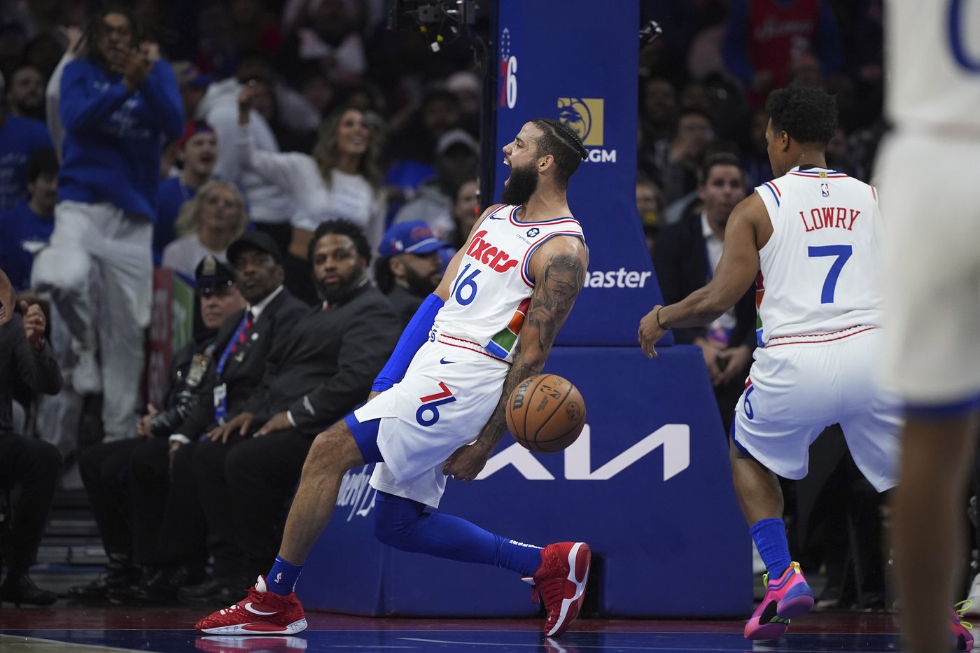 Maxey rallies the 76ers to a 111-106 victory over the Spurs after Embiid is ejected | iNFOnews.ca Maxey rallies the 76ers to a 111-106 victory over the Spurs after Embiid is ejected | iNFOnews.ca