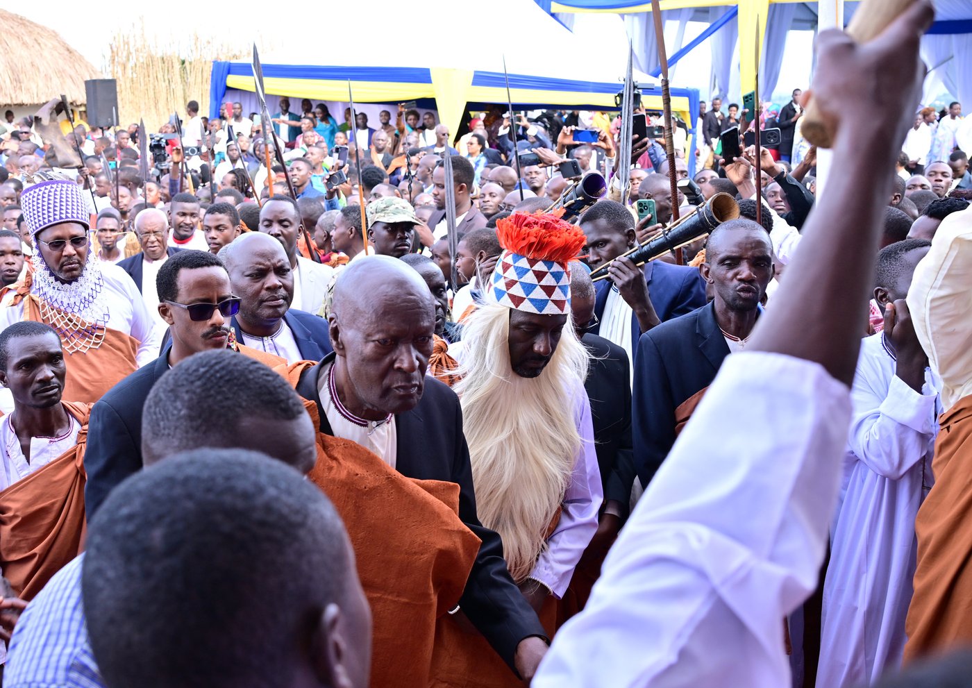 A TV journalist is crowned king of a traditional monarchy in Uganda | iNFOnews.ca A TV journalist is crowned king of a traditional monarchy in Uganda | iNFOnews.ca