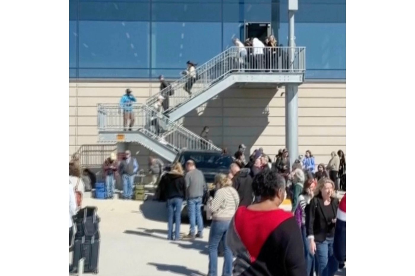 Kansas City airport reopens hours after an evacuation as a potential threat was investigated | iNFOnews.ca