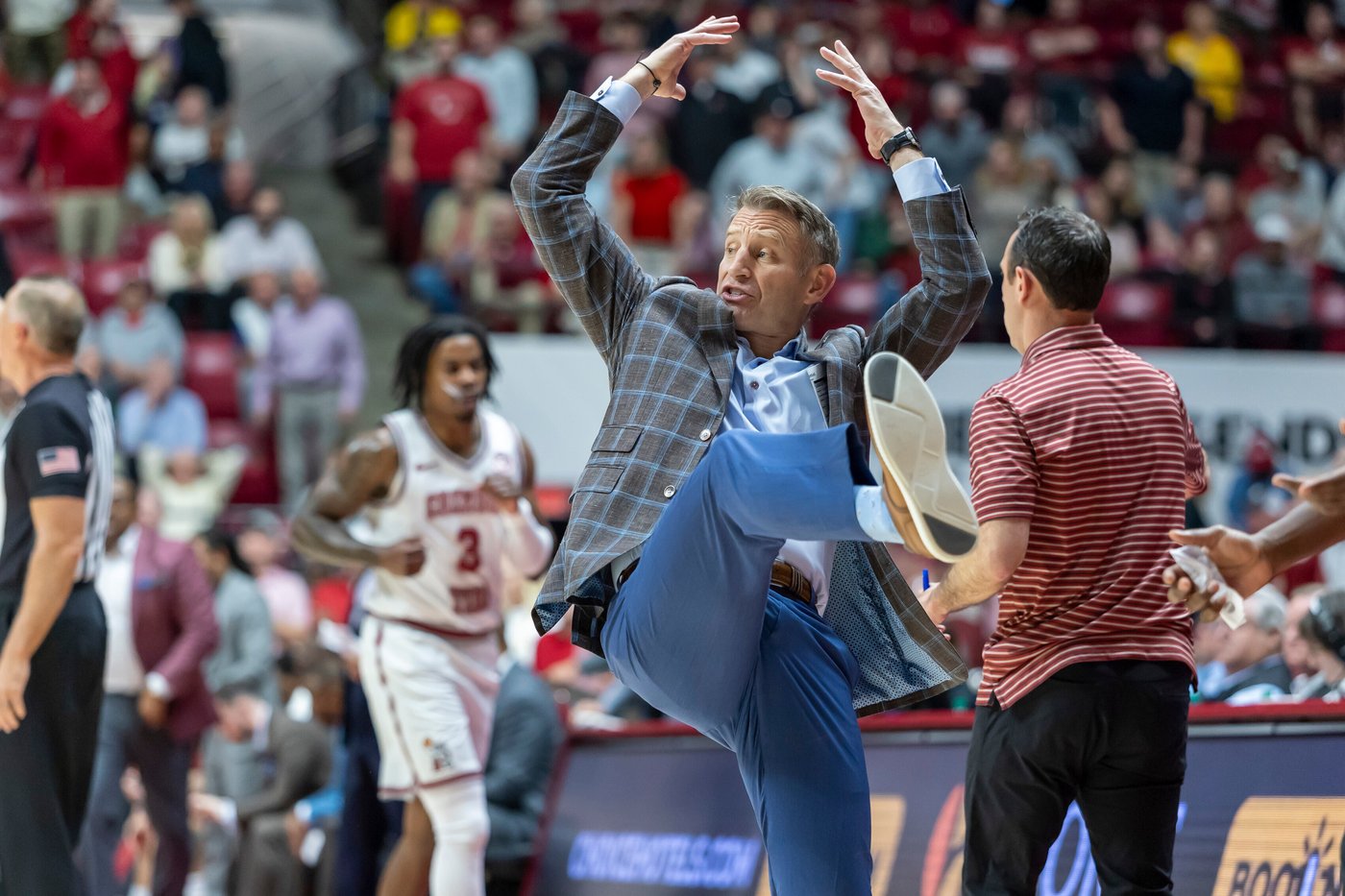 No. 25 Alabama survives Darius Acuff's huge night and beats No. 20 Arkansas 117-115 in 2OT | iNFOnews.ca
