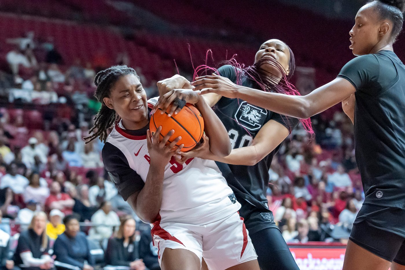 Madina Okot, Joyce Edwards pace No. 3 South Carolina over No. 25 Alabama 76-57 | iNFOnews.ca