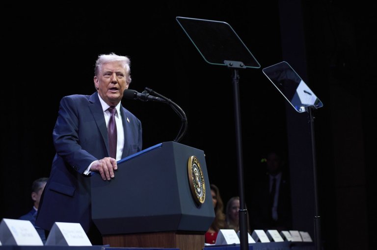 Democrats release suggestive letter to Epstein purportedly signed by Trump, which he denies | iNFOnews.ca