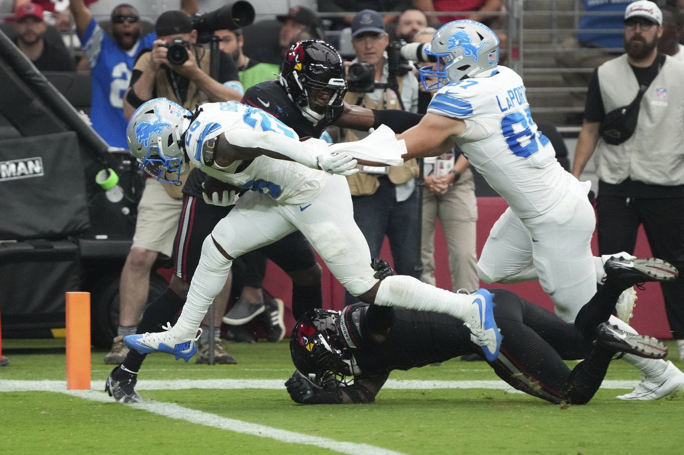 Jared Goff throws 2 TD passes and Lions' defense slows Kyler Murray in 20-13 win over Cardinals | iNFOnews.ca