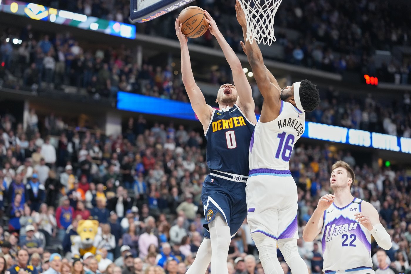 Jokic's triple-double, Murray and Johnson hit late 3s to rally Nuggets by Jazz, 135-129 | iNFOnews.ca Jokic's triple-double, Murray and Johnson hit late 3s to rally Nuggets by Jazz, 135-129 | iNFOnews.ca