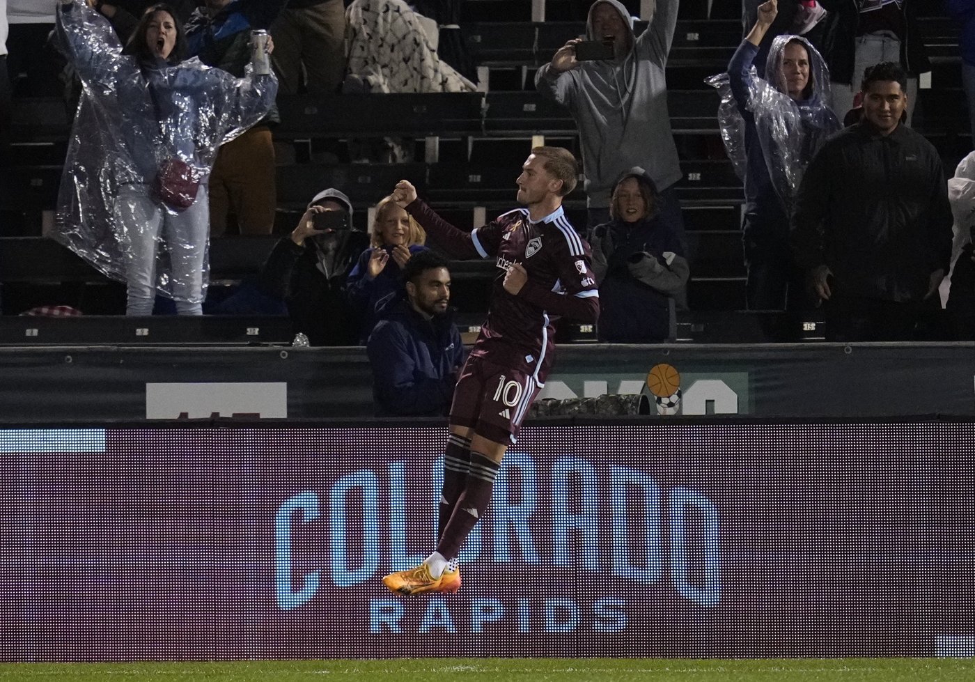 Cannon, Mihailovic score as Rapids beat Toronto 2-0, clinch playoff berth | iNFOnews.ca