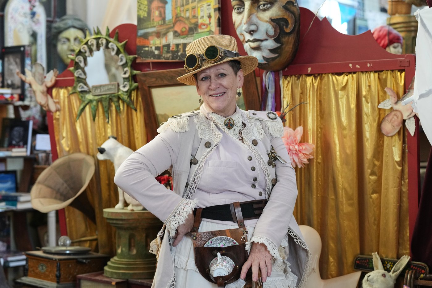 Photos show airship captains and Victorian inventors flocking to a New Zealand steampunk festival | iNFOnews.ca