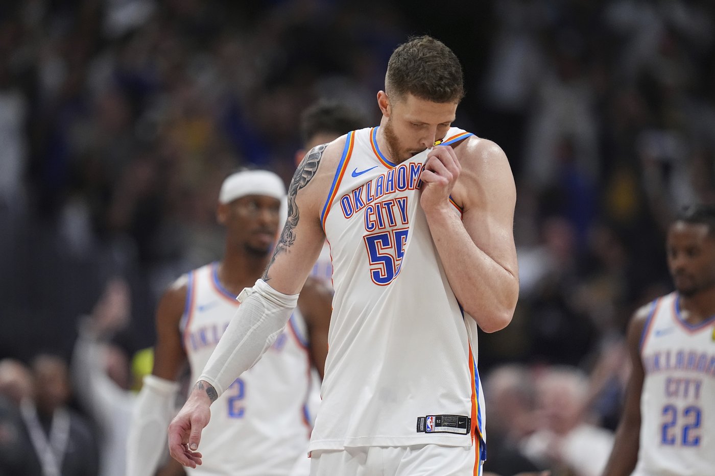 Gilgeous-Alexander hears taunts at end, smiles through them as Thunder fall 113-104 in OT to Nuggets | iNFOnews.ca