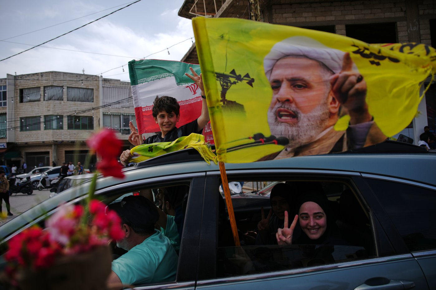 Photos show displaced Lebanese returning to villages after Israel and Hezbollah ceasefire | iNFOnews.ca