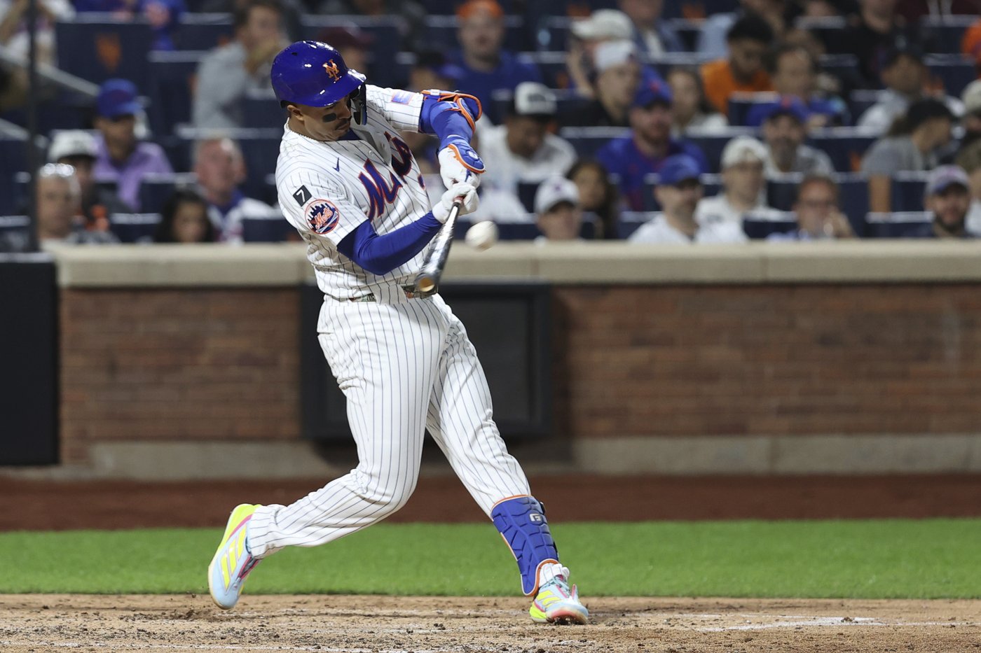McLean goes 8 innings as Mets blank Phillies 6-0 for 3-game sweep | iNFOnews.ca
