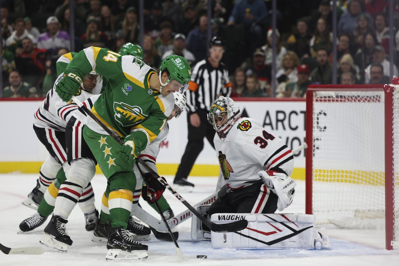 Spurgeon breaks 33-game scoreless streak with two goals, Minnesota beats Chicago 3-2 | iNFOnews.ca