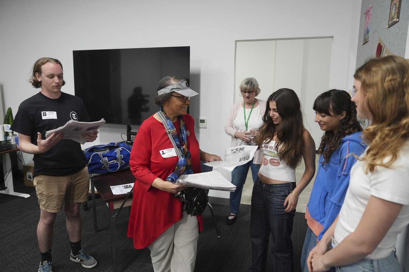 School newspapers thousands of miles apart team up to heal from wildfires | iNFOnews.ca
