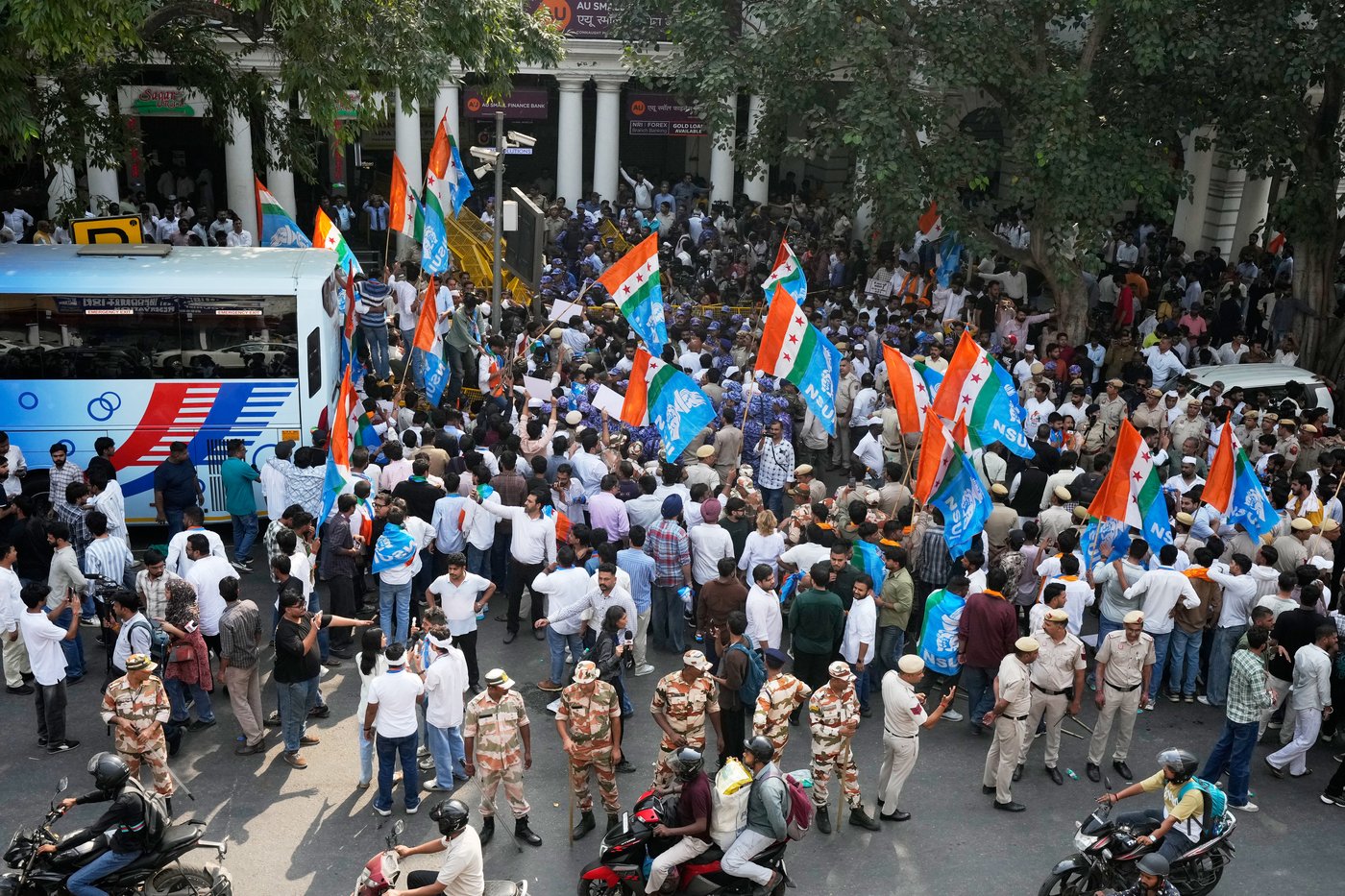 Thousands protest in India's Bengaluru as 'Cockroach' movement demands election chief resign | iNFOnews.ca