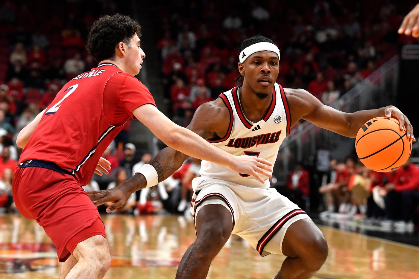 Conwell excels for No. 6 Louisville in 104-47 rout against NJIT | iNFOnews.ca