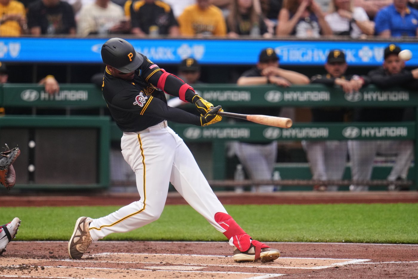 Esmerlyn Valdez's homer caps five-run first, Pirates send skidding Cubs to 10th straight loss 12-1 | iNFOnews.ca