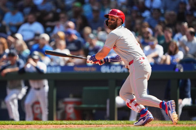 Schwarber hits his 40th homer as the Phillies shut out the Mariners 6-0 | iNFOnews.ca