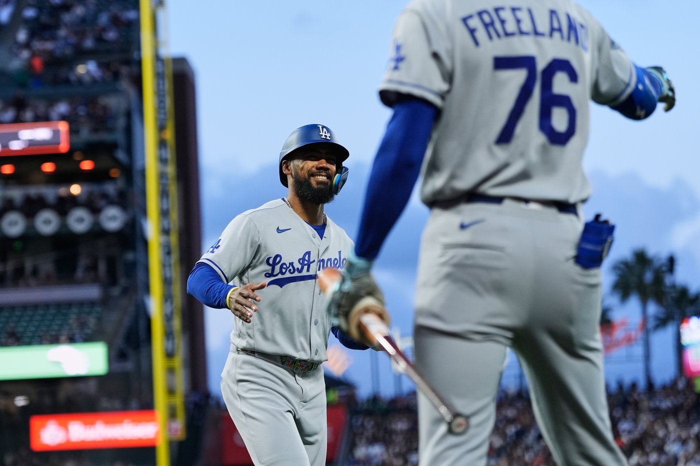 Giants jump on reigning World Series MVP Yamamoto early, beat Dodgers 3-1 | iNFOnews.ca