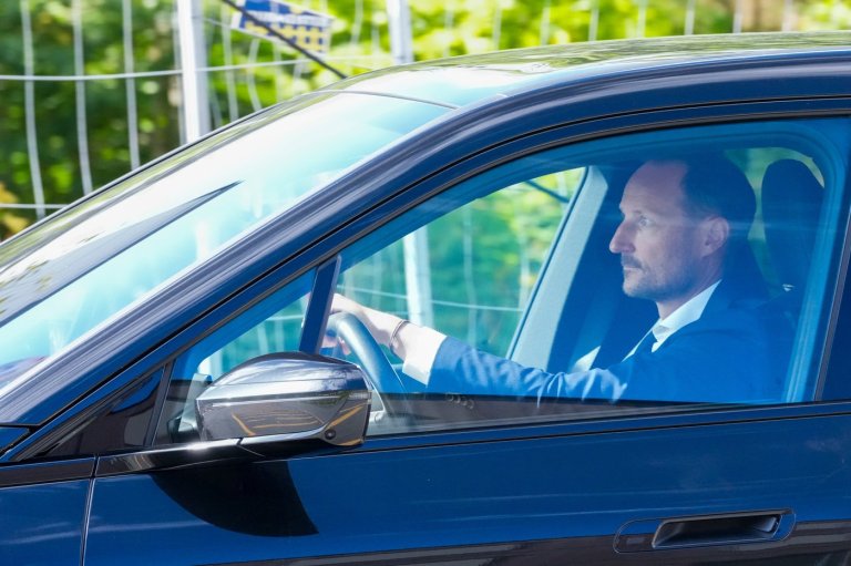 Norway's crown prince becomes King Haakon VIII after his father's death | iNFOnews.ca