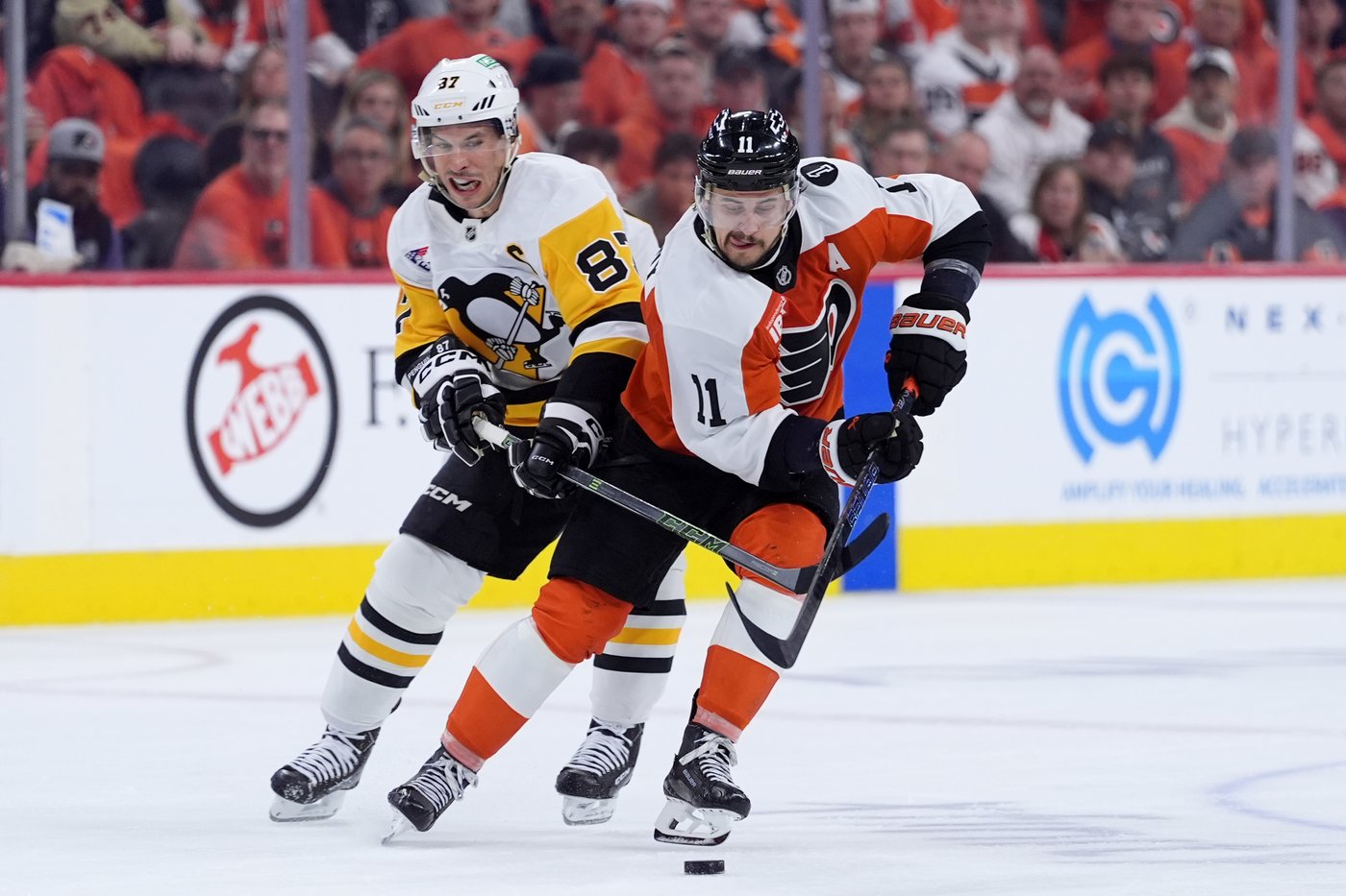 Flyers score 3 goals in 2nd period and top Penguins 5-2 to take 3-0 lead in first-round series | iNFOnews.ca Flyers score 3 goals in 2nd period and top Penguins 5-2 to take 3-0 lead in first-round series | iNFOnews.ca