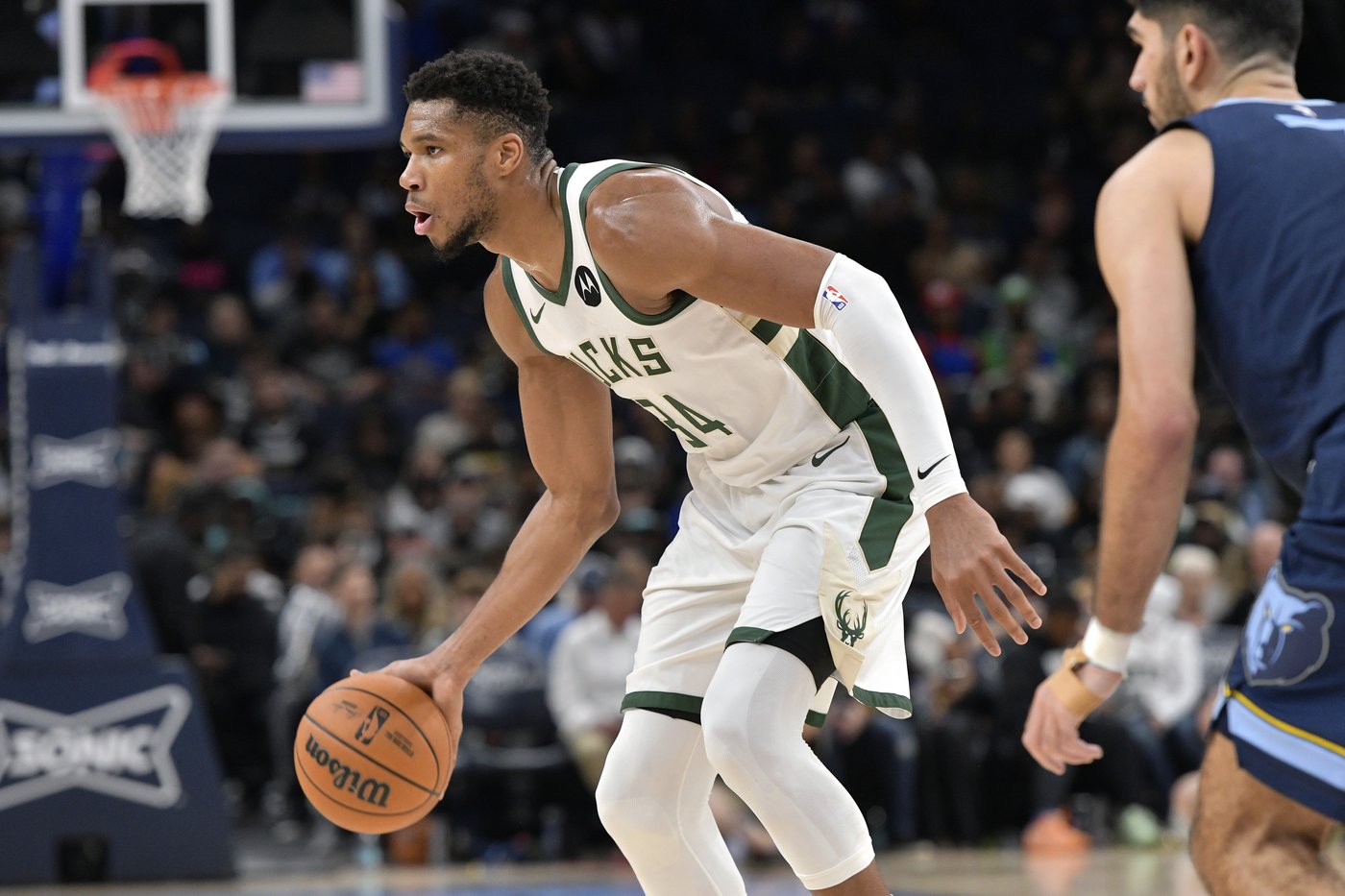 Morant's triple-double helps Grizzlies build big lead and coast to 122-99 victory over Bucks | iNFOnews.ca