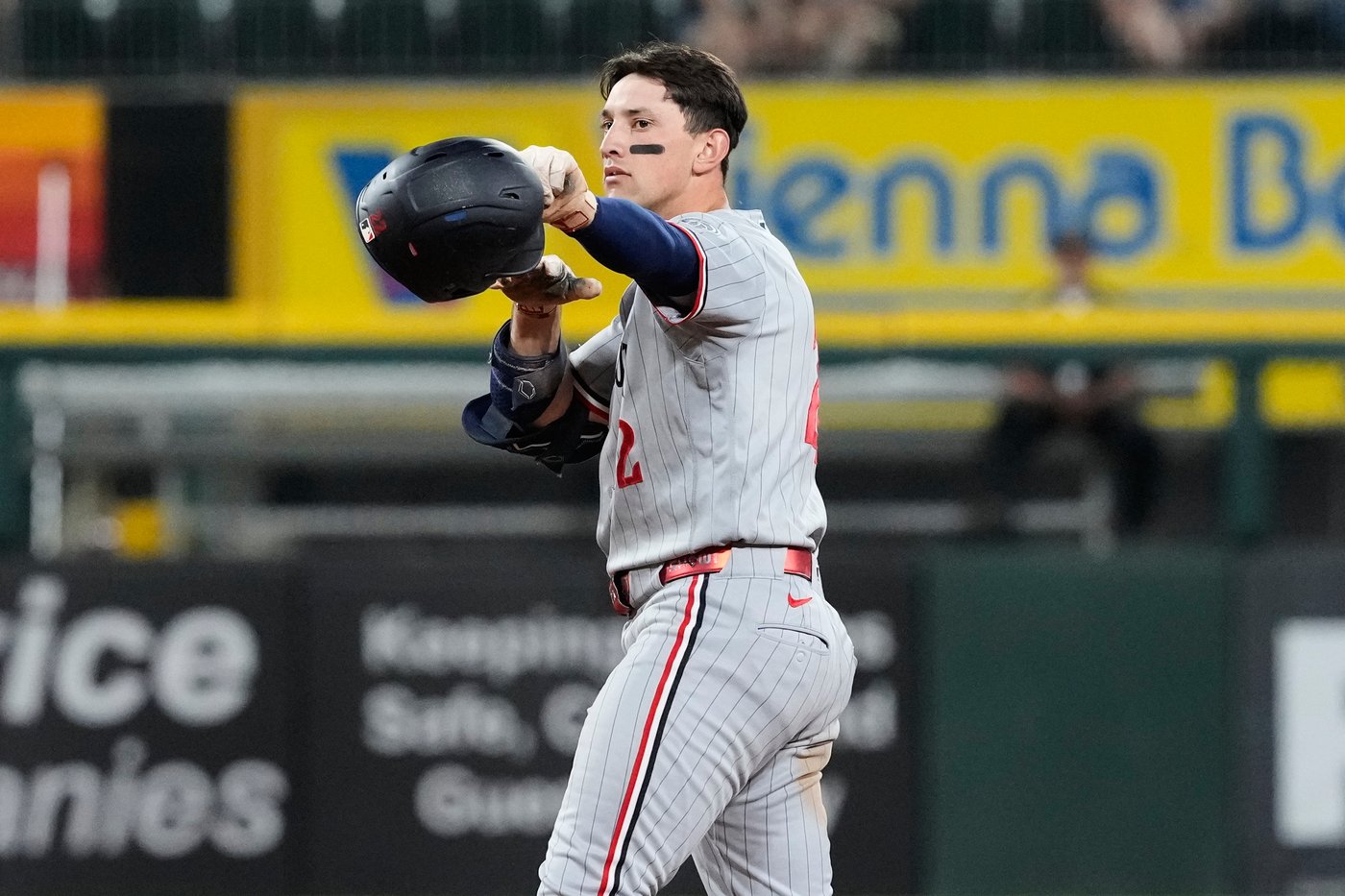 Brooks Lee's bases-loaded double gets it done for Twins in 11-inning, 5-3 win over White Sox | iNFOnews.ca