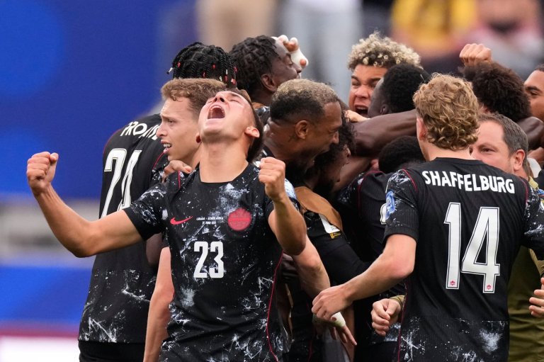 Canada defeats South Africa 1-0 in first round of 32 match on World Cup Day 18, in photos | iNFOnews.ca