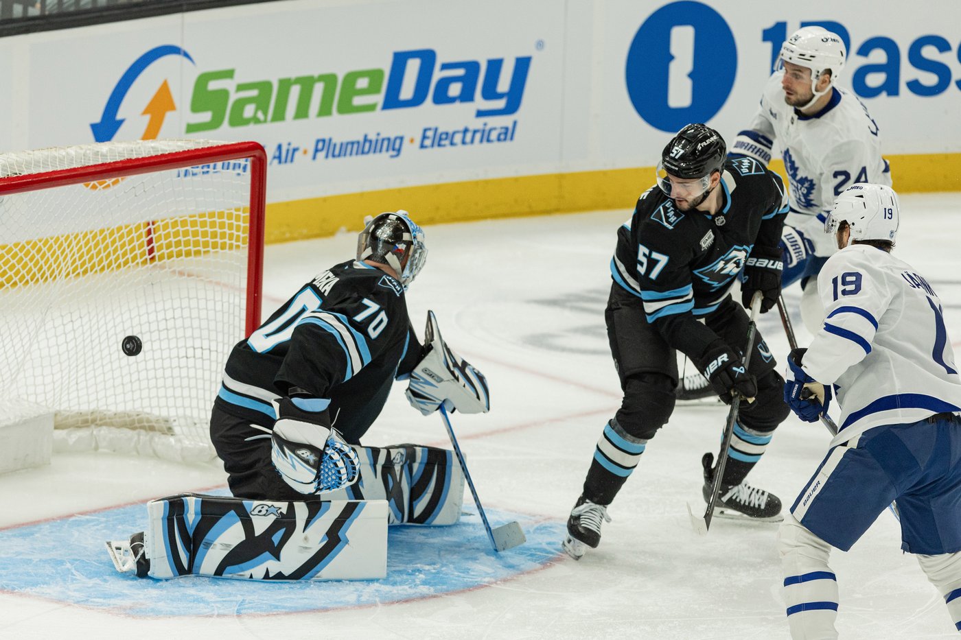 Guenther scores 2 goals as Mammoth beat Maple Leafs 6-1 | iNFOnews.ca