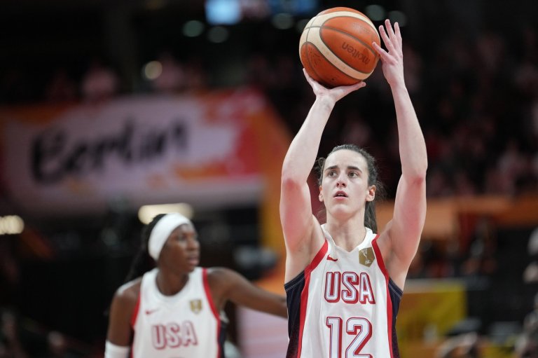 Clark and Bueckers shine in World Cup debuts as the US women rout China 94-61 | iNFOnews.ca