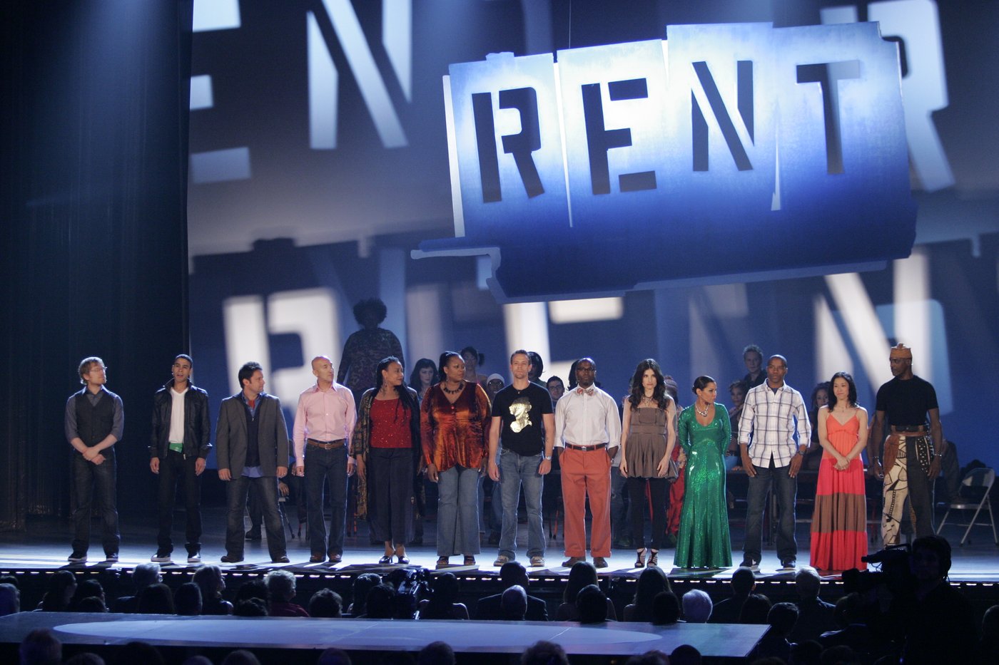 'Rent' musical celebrates its 30th Broadway anniversary with a starry show: 'No day but today' | iNFOnews.ca
