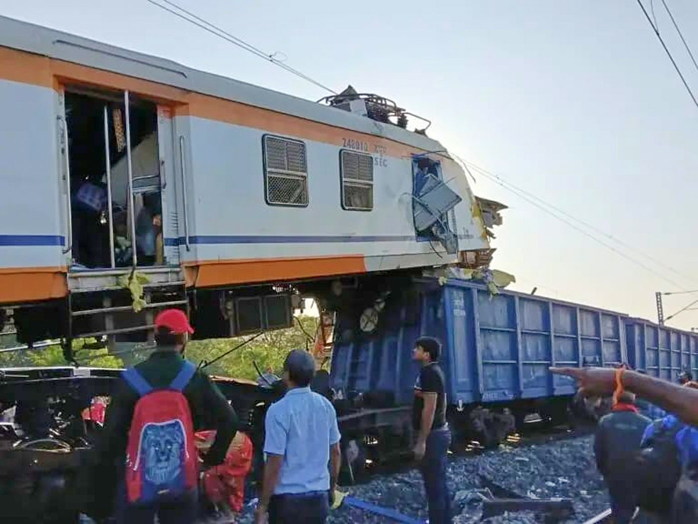 Passenger train collides with cargo train in central India, killing at least 8 people | iNFOnews.ca Passenger train collides with cargo train in central India, killing at least 8 people | iNFOnews.ca