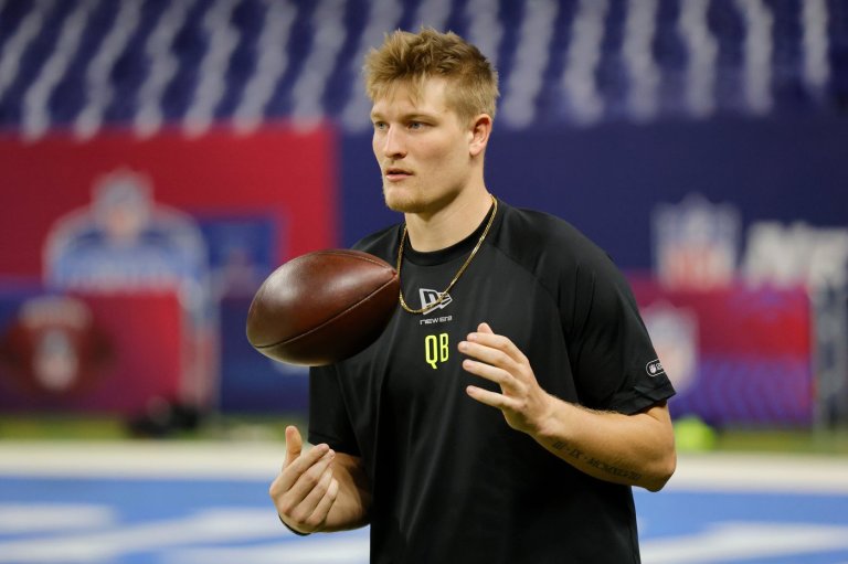 Canadian QB Elgersma says ‘it was time to come home’ after signing with Blue Bombers | iNFOnews.ca