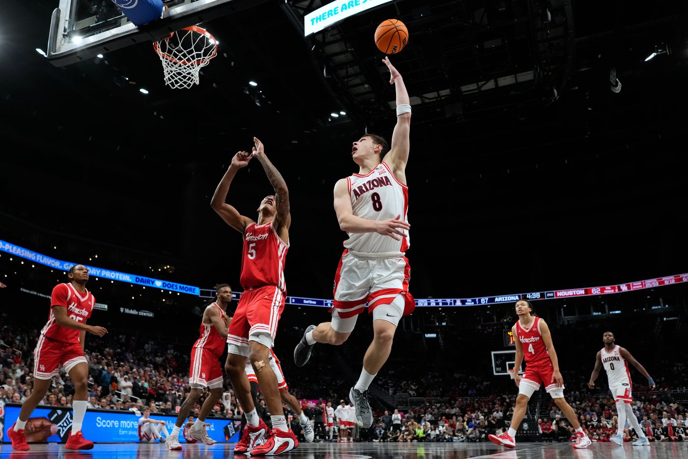 No. 2 Arizona beats No. 5 Houston 79-74 behind 21 from Brayden Burries | iNFOnews.ca
