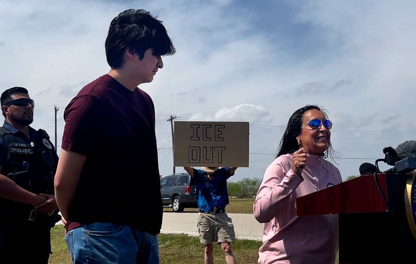 Two teen brothers in Texas mariachi band are released from ICE custody amid bipartisan criticism | iNFOnews.ca