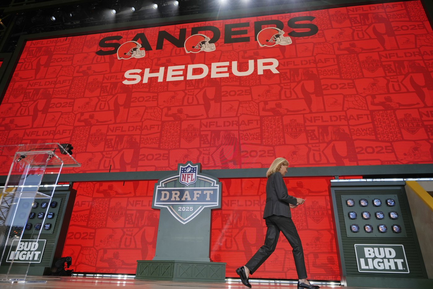 Shedeur Sanders will be part of the competition for Browns' QB spot despite drop in NFL draft | iNFOnews.ca