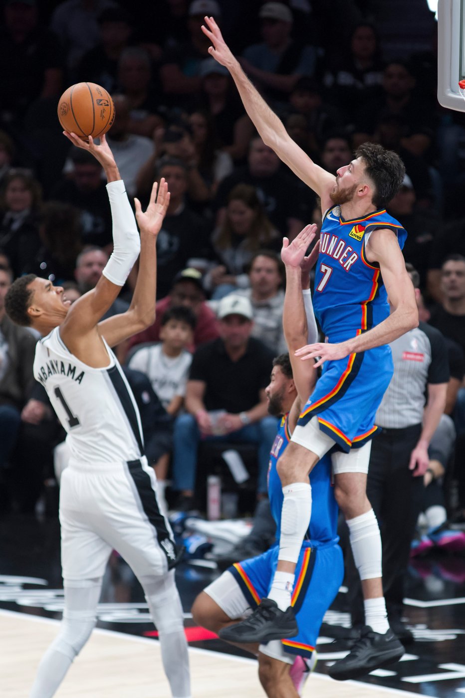 Gilgeous-Alexander, Thunder roll past Spurs 116-104 in first matchup since conference finals defeat | iNFOnews.ca