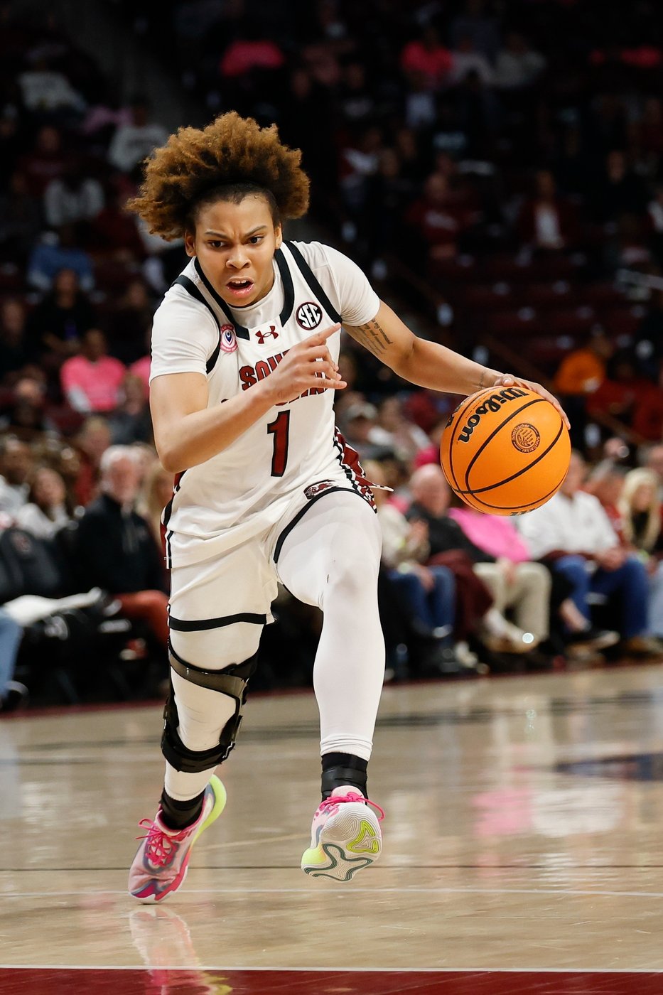 Edwards scores 21, surpasses 1,000 career points in No. 3 South Carolina's 88-45 win over Bulldogs | iNFOnews.ca