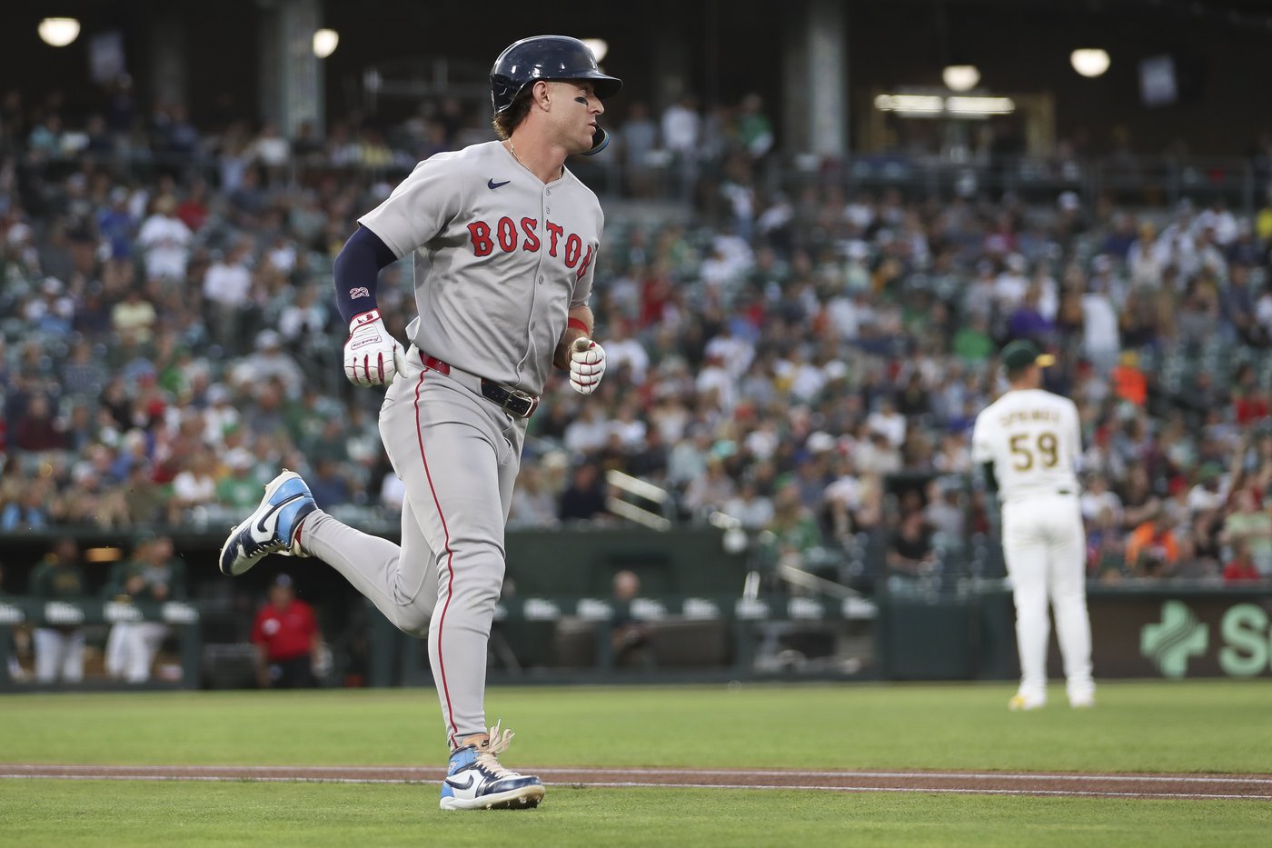 Red Sox 1B Romy Gonzalez leaves game against Athletics due to left knee soreness | iNFOnews.ca