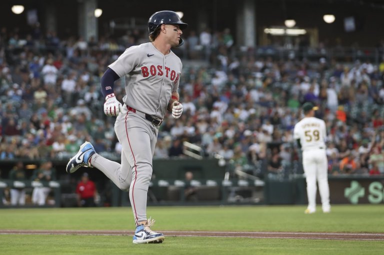 Red Sox 1B Romy Gonzalez leaves game versus Athletics due to left knee soreness | iNFOnews.ca