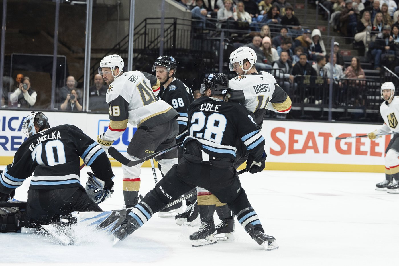 Karlsson scores 2 late goals and Golden Knights rally for 4-2 win over Utah | iNFOnews.ca Karlsson scores 2 late goals and Golden Knights rally for 4-2 win over Utah | iNFOnews.ca