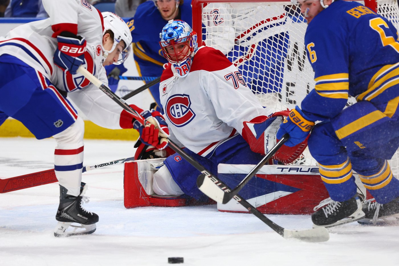 Alex Newhook scores twice as Canadiens beat Sabres 5-1 to tie 2nd-round playoff series at 1 apiece | iNFOnews.ca Alex Newhook scores twice as Canadiens beat Sabres 5-1 to tie 2nd-round playoff series at 1 apiece | iNFOnews.ca