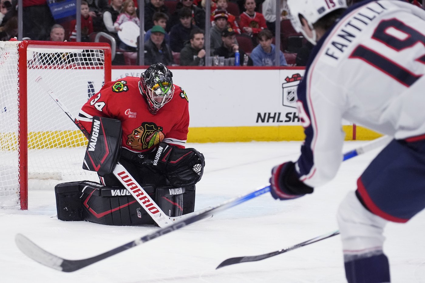 Monahan with goal and assist, Blue Jackets extend points streak to 6 with 6-3 win over Blackhawks | iNFOnews.ca