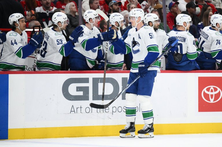 Canucks score 3 in the first, snap Washington's 4-game winning streak with a 4-3 victory | iNFOnews.ca
