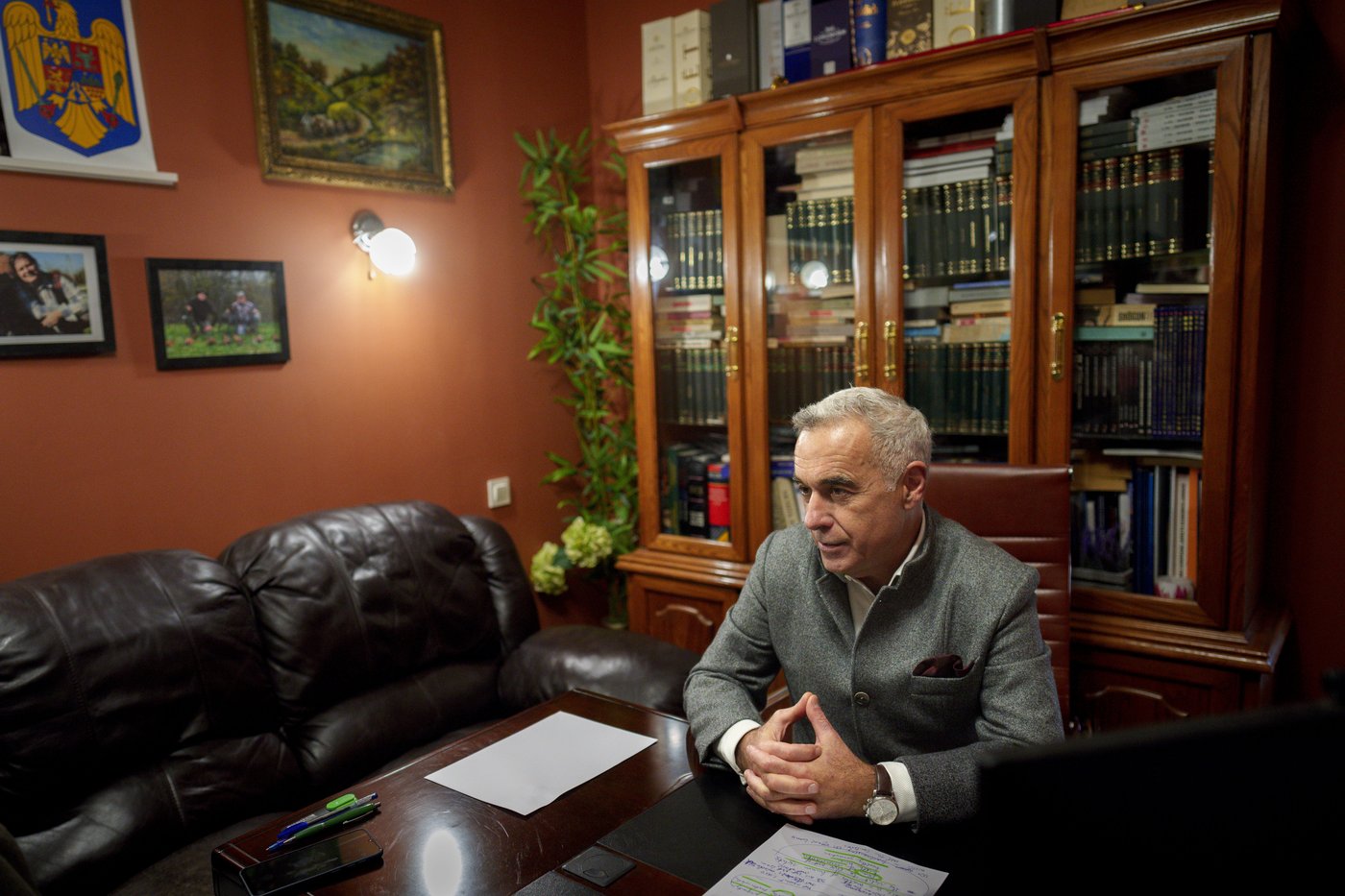 Romania's surprise front-runner says he's not pro-Russia. But Romania alleges he had Moscow's help | iNFOnews.ca